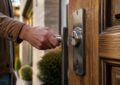 découvrez pourquoi une serrure certifiée a2p niveau 3 est indispensable pour renforcer la sécurité de votre maison contre les effractions et garantir une protection optimale.